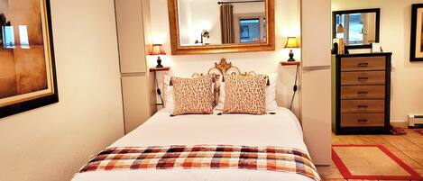 Iron/ironing board, free WiFi, bed sheets