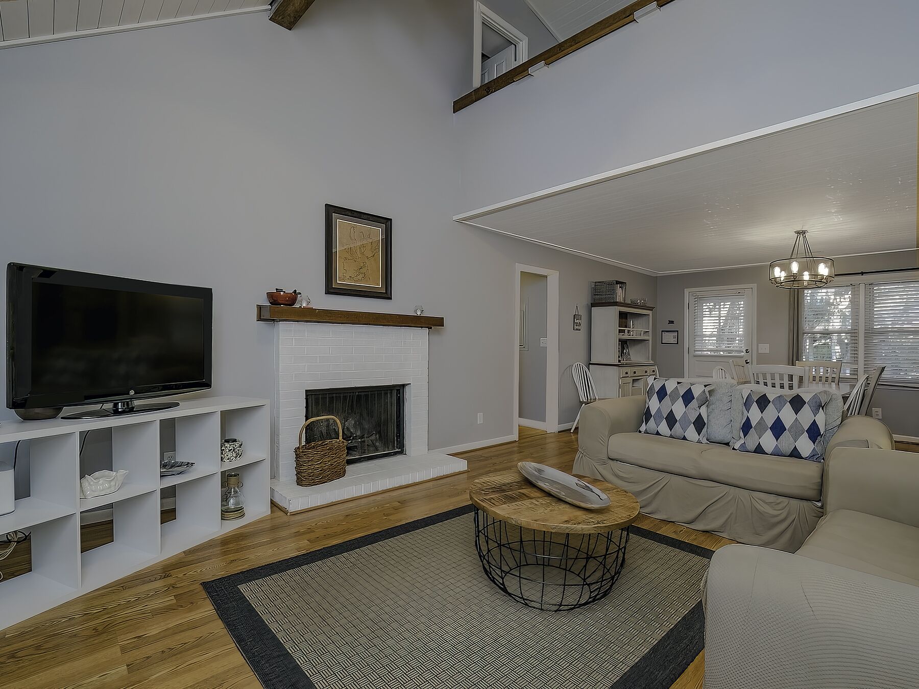 Spacious Tarpon Pond Cottage! Close to Beach Amenity Cards!