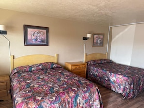 Room, Multiple Beds, Kitchenette (Unit)