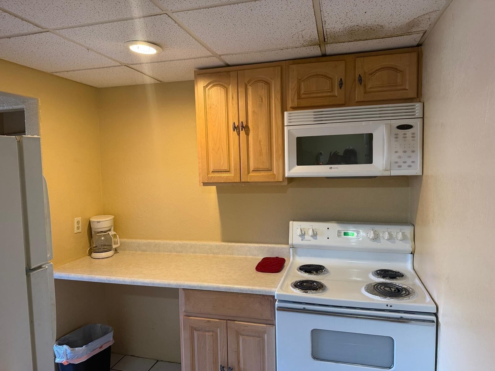 Room, 2 Queen Beds, Kitchenette (Unit) | Private kitchenette | Coffee/tea maker, mini-fridge, microwave