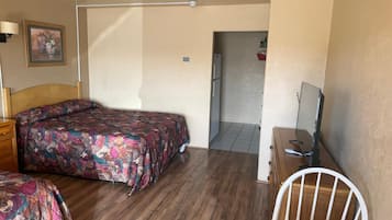 Room, Multiple Beds, Kitchenette (Unit)
