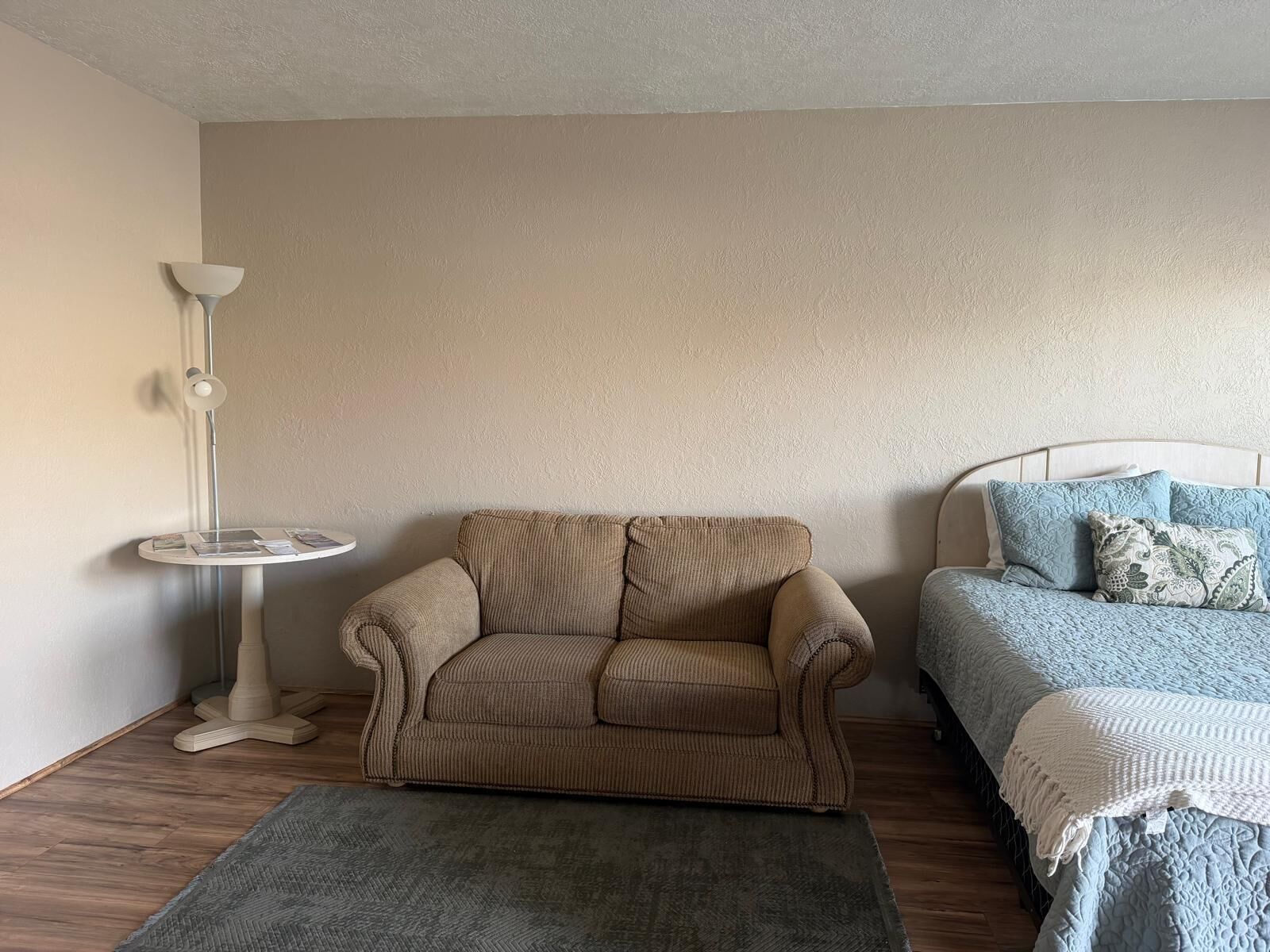 WiFi (free), individually furnished, bed sheets