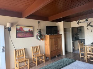 Room, 1 King Bed, Non Smoking, Kitchenette (Unit with Couch)