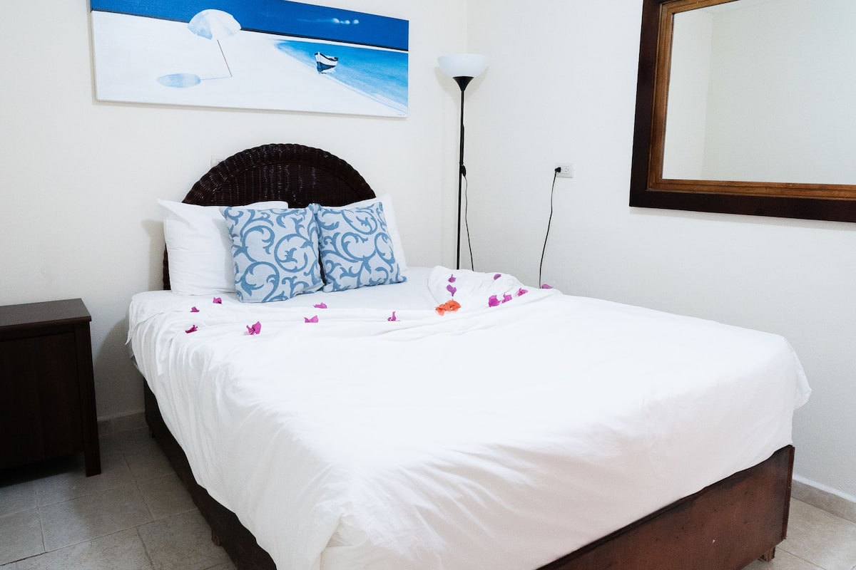 Basic Double Room | Pillow-top beds, iron/ironing board, bed sheets