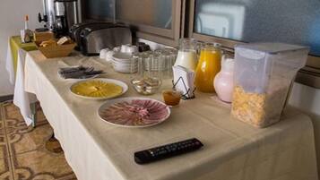 Free daily continental breakfast