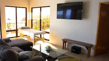 Honeymoon Penthouse, 1 King Bed with Sofa bed, Ocean View, Sea Facing | Room amenity