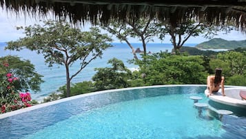 Ulkouima-allas, aurinkotuoleja