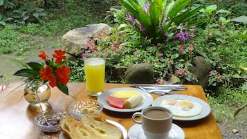 Desayuno completo incluido todos los días