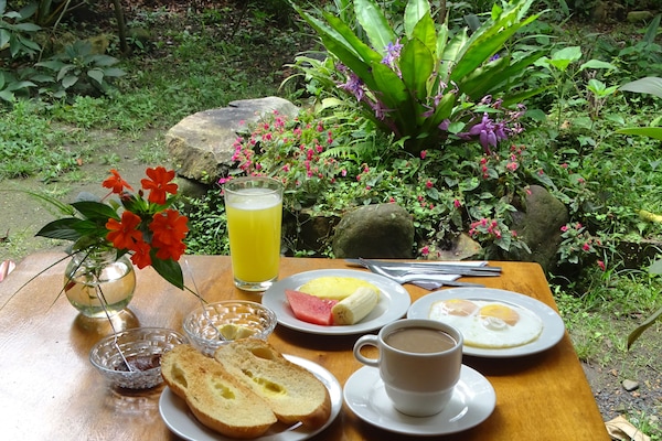 Desayuno completo incluido todos los días