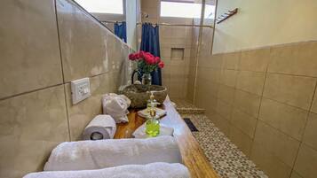 Free toiletries, hair dryer, towels, shampoo