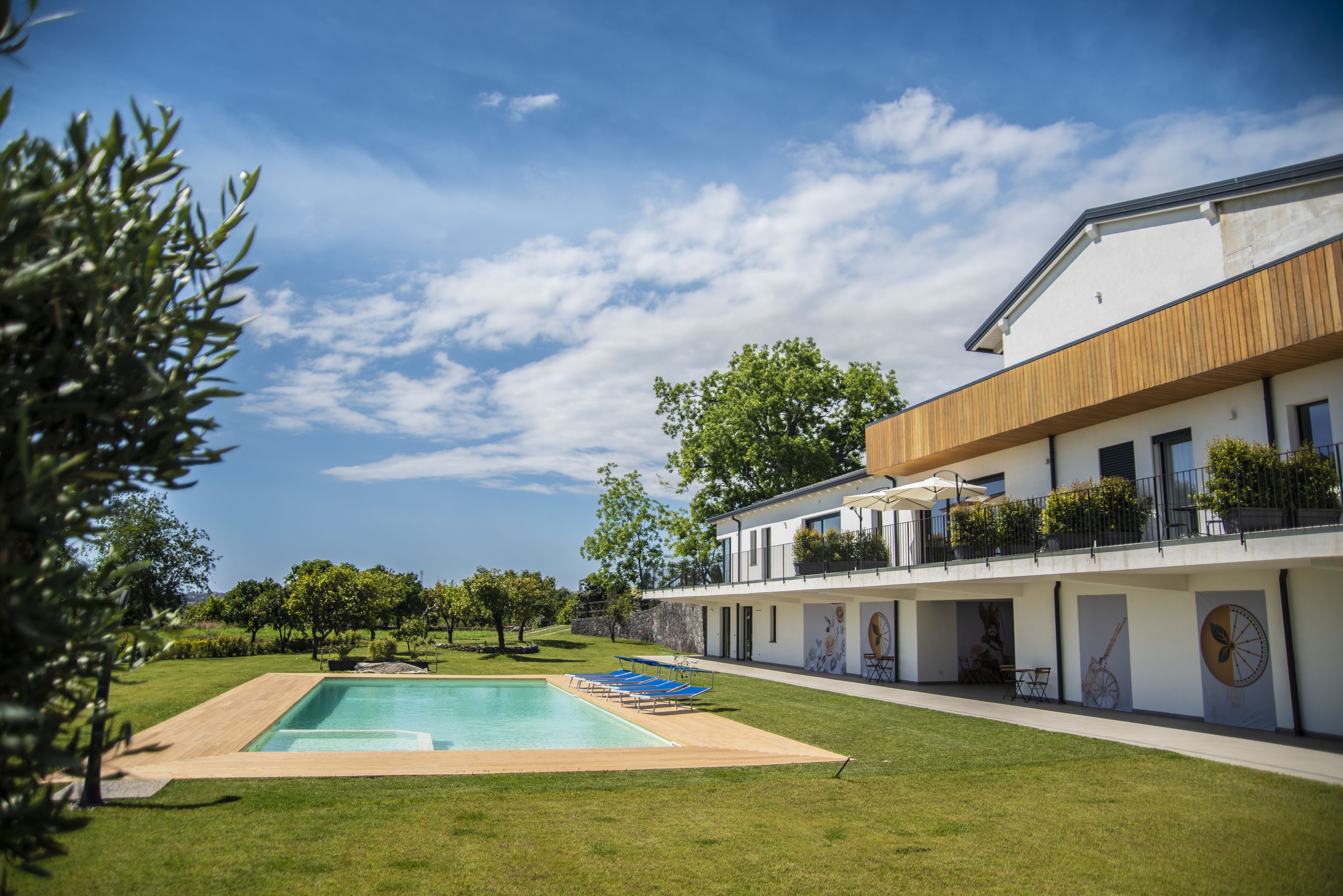 Seasonal outdoor pool, pool umbrellas, sun loungers