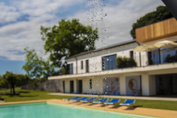 Seasonal outdoor pool, pool umbrellas, sun loungers