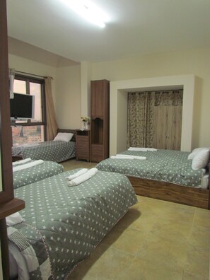 Suite | Een bureau, geluiddichte muren, gratis wifi