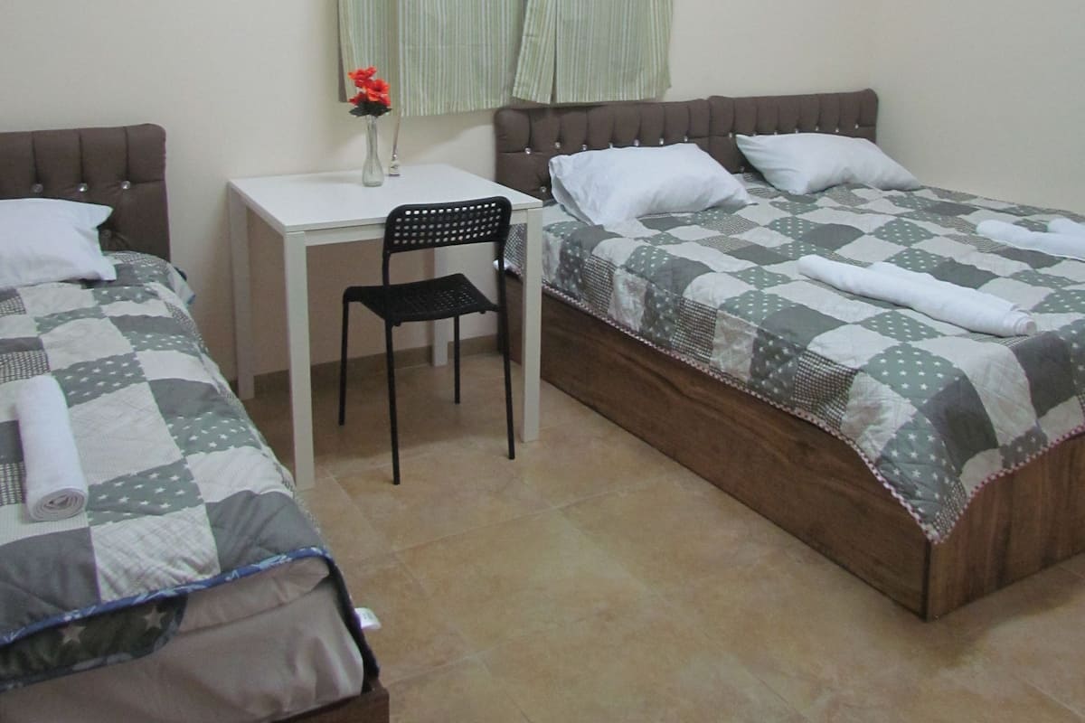 Triple Room | Desk, soundproofing, WiFi (free)