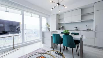 Lägenhet Superior - 1 sovrum - kök - utsikt mot staden | Balkong