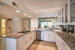 Exclusive Condo, 2 Bedrooms | Private kitchen | Fridge, microwave, oven, stovetop - Shorewalk (Bradenton)