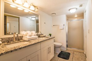 Exclusive Condo, Multiple Beds, Non Smoking | 2 bedrooms, individually decorated, individually furnished - Shorewalk (Bradenton)
