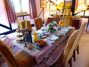 Petit déjeuner anglais compris tous les jours