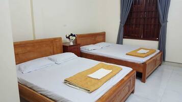 Quadruple Room | Desk, free WiFi