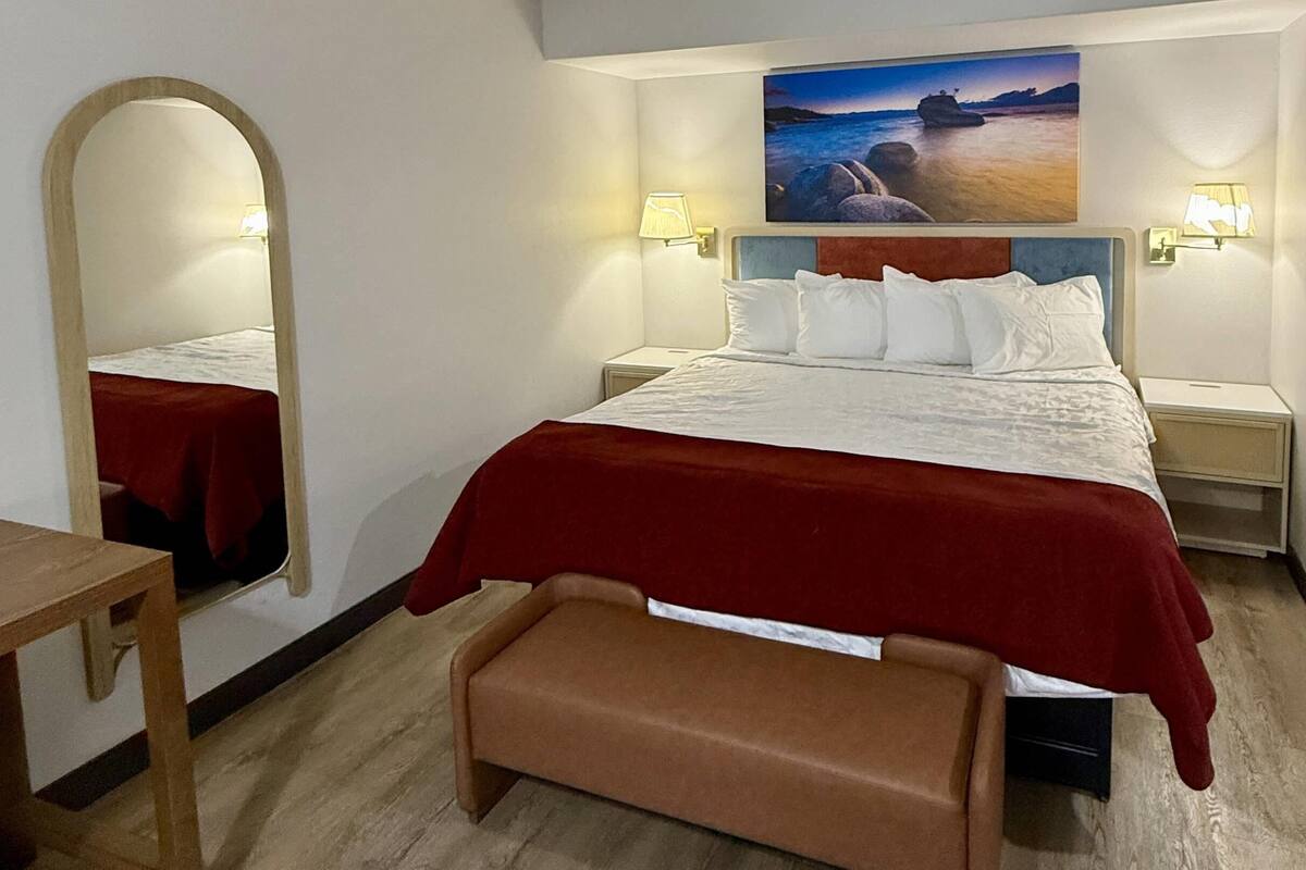 King Suite - Upper Floor | Meja, langsir/tirai gelap terus, Wi-fi percuma, cadar katil