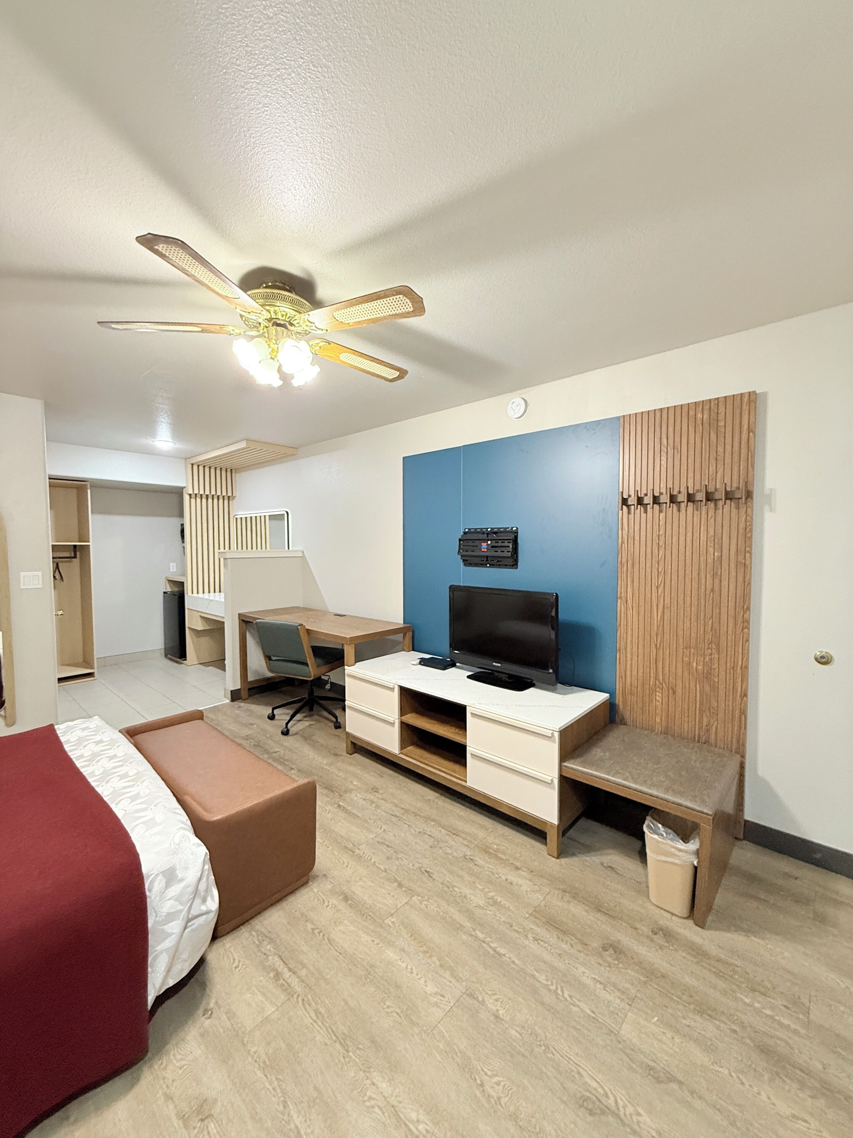 Queen Room - 1st Floor, Accessible | Desk, blackout drapes, free WiFi, bed sheets