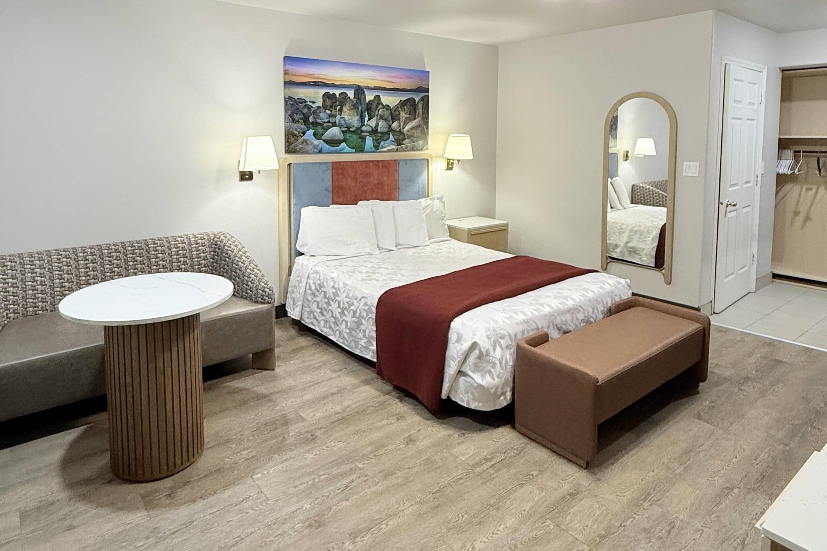 Queen Room - 1st Floor, Accessible | Bureau, rideaux occultants, Wi-Fi gratuit, draps fournis