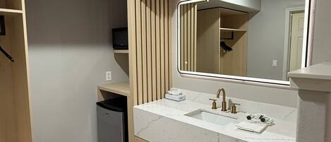 Desk, blackout drapes, free WiFi, bed sheets