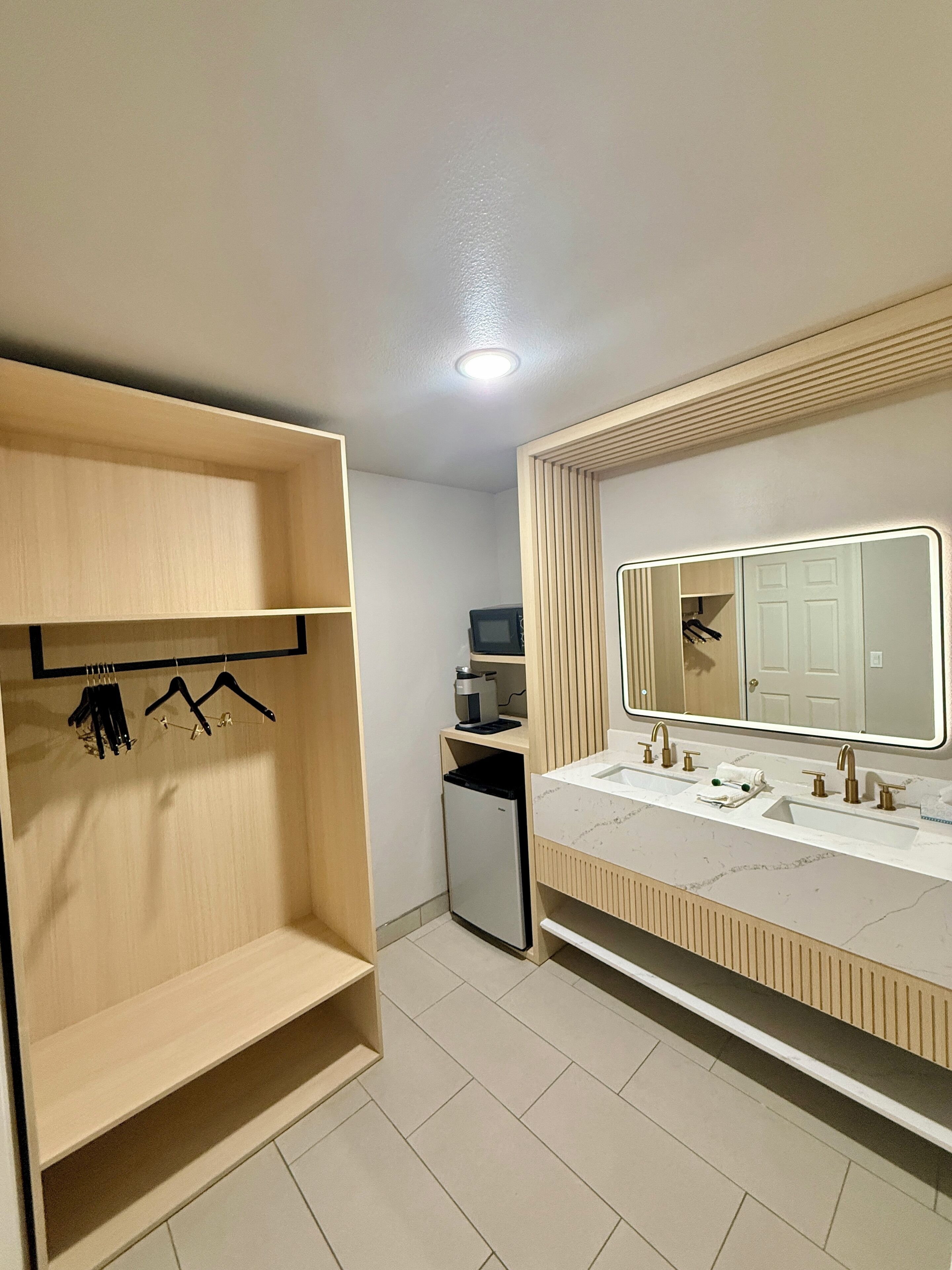 Desk, blackout drapes, free WiFi, bed sheets