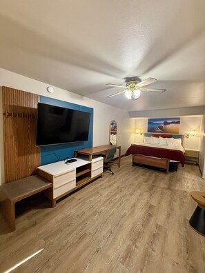 Desk, blackout drapes, free WiFi, bed sheets - Rodeway Inn Winnemucca (Winnemucca)