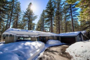 Property grounds - Blue Laulea - Great Home With a Hot Tub (Incline Village)