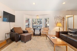 TV, fireplace, stereo