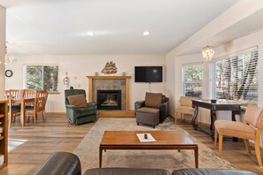 TV, fireplace, stereo