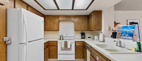 Frigorífic, microones, forn i placa de cuina