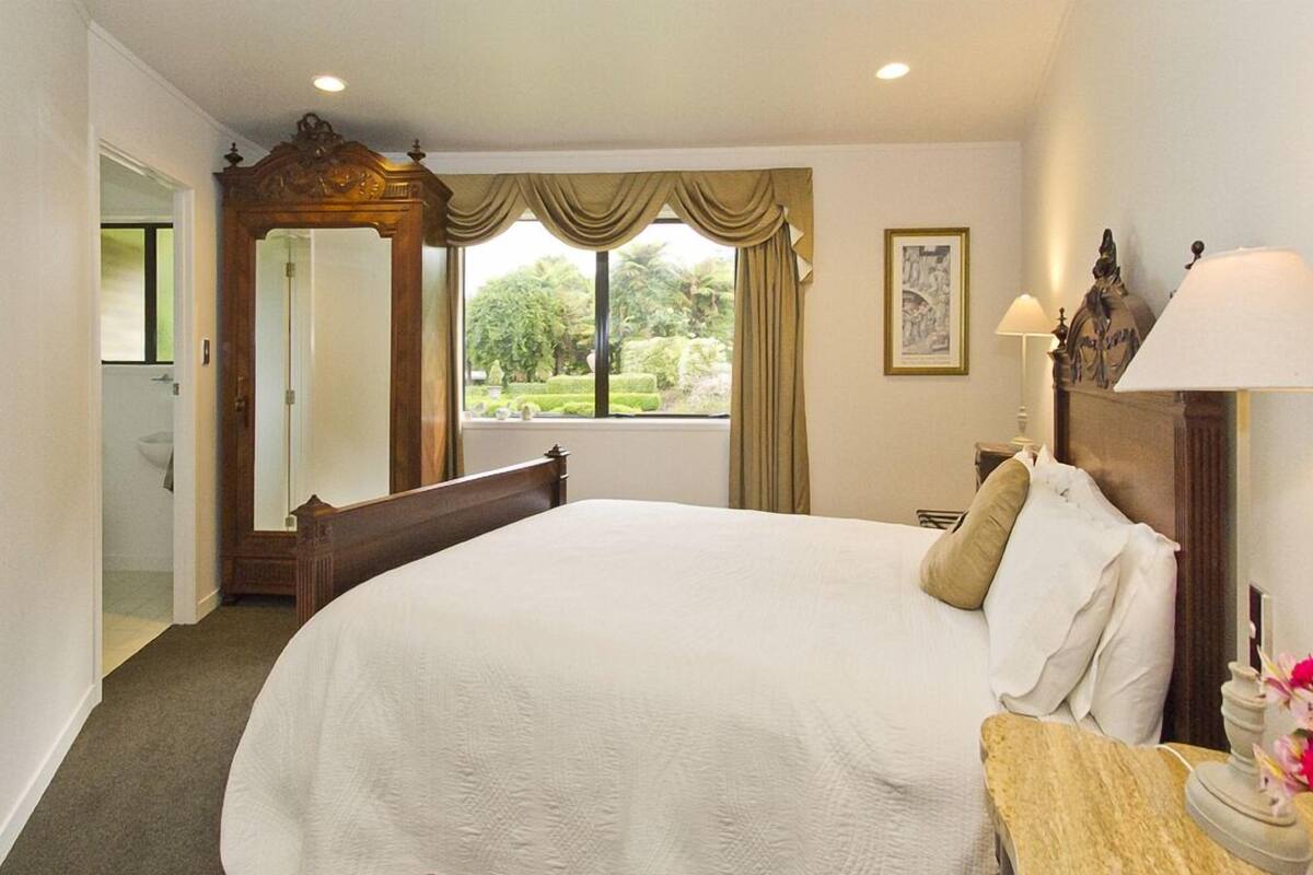 Egyptian cotton sheets, in-room safe, free WiFi, individually decorated