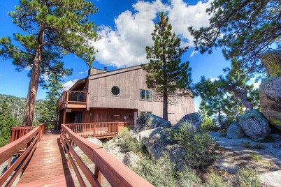 Lakescape - Lake View Condo w/ Hot Tub (HNC0693)