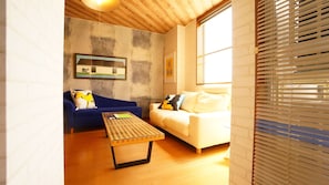 Apartamento básico, 3 quartos | Cofres nos quartos, individualmente decorados