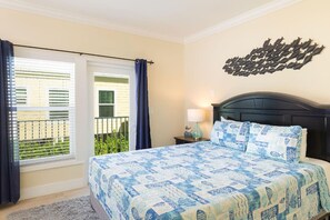 4 habitaciones, escritorio y tabla de planchar con plancha 