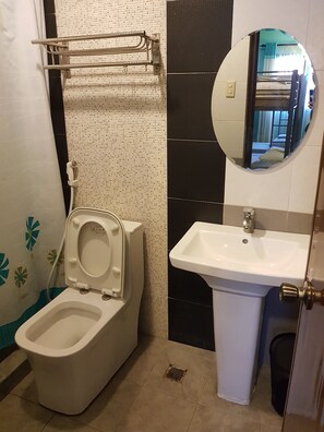 Buồng tắm vòi sen, đồ dùng nhà tắm miễn phí 