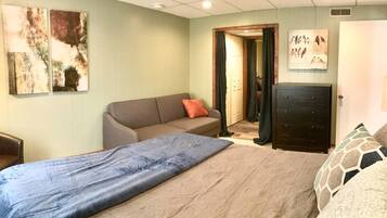 2 bedrooms, iron/ironing board, free WiFi, bed sheets