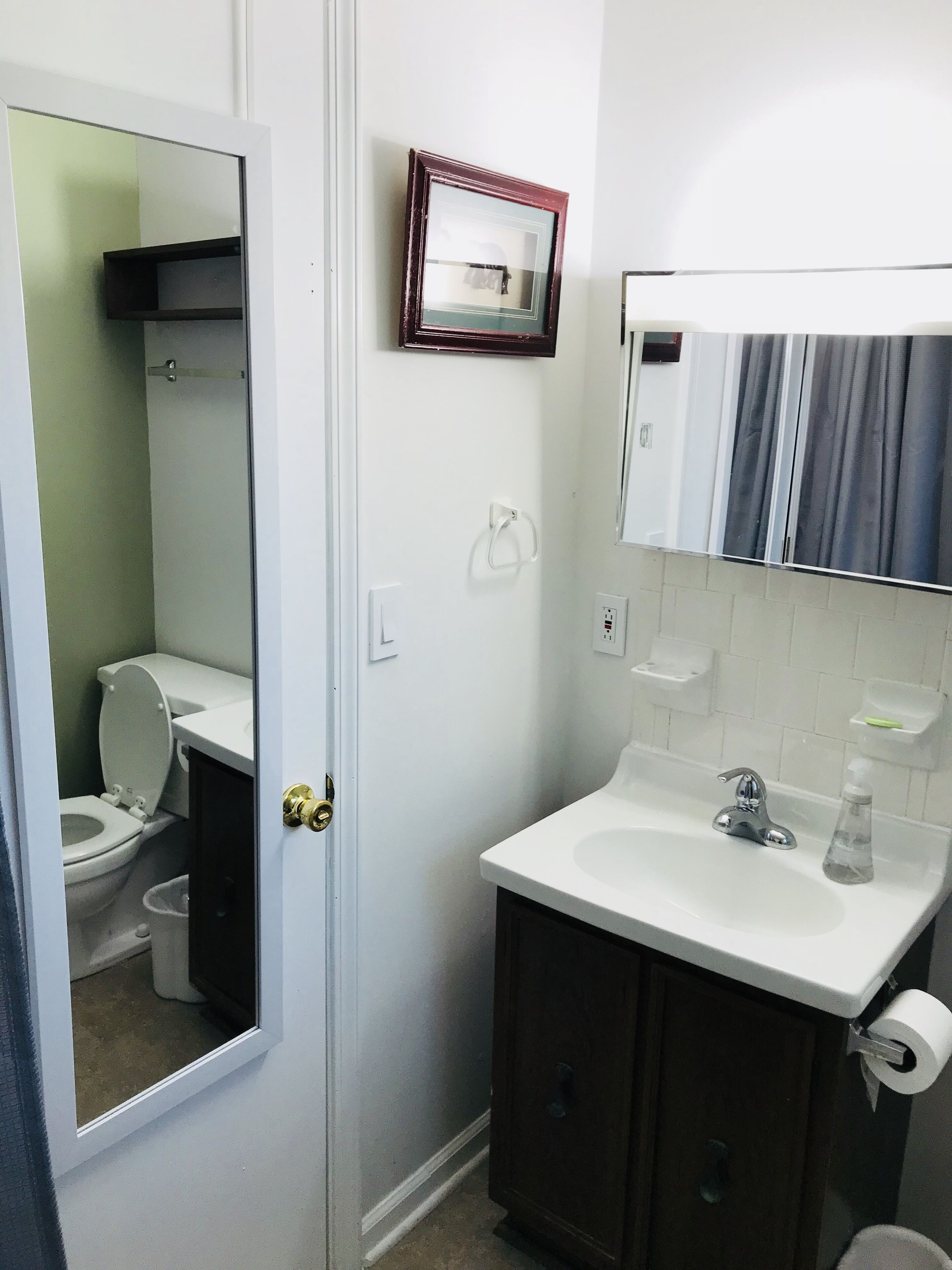 Combined shower/bathtub, hair dryer, towels, soap