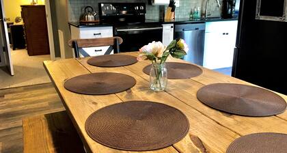 Private and secluded nature setting - 10 Minutes From Everything!