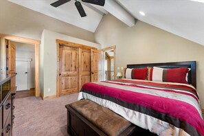 5 makuuhuonetta, työpöytä, silitysrauta/-lauta, ilmainen Wi-Fi