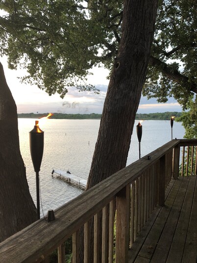 Stunning views and amazing sunsets at the lake!