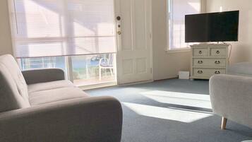 Apartemen, 2 kamar tidur, kamar mandi pribadi | Ruang keluarga | TV layar datar dan Netflix