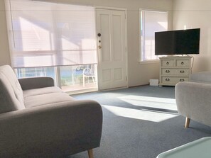 Apartment, 2 Bedrooms, Private Bathroom | Living room