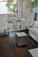 Área de estar no saguão