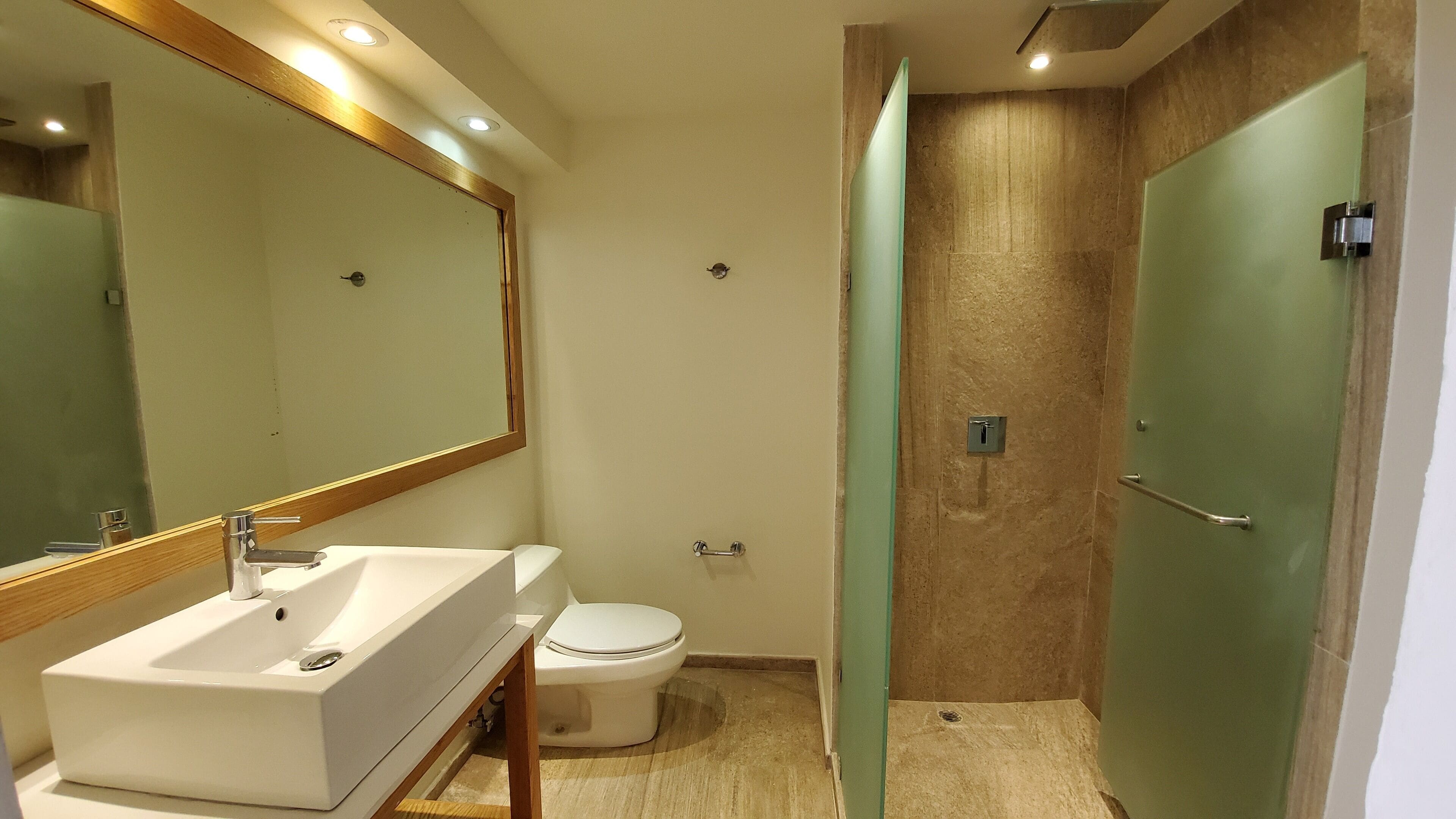 shower, rainfall showerhead, free toiletries, hair dryer