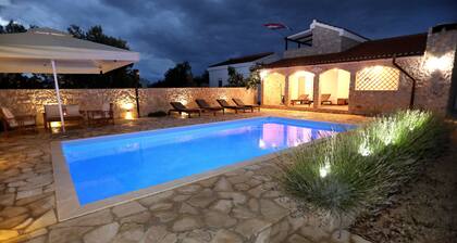 Vila SanAdrija, Trogir