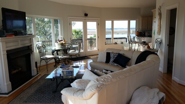 Smart TV, fireplace, computer monitors, printers