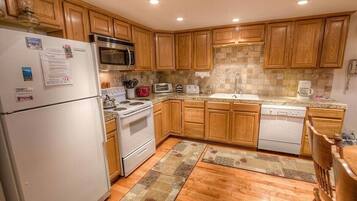 冰箱、微波炉、烤箱、炉灶